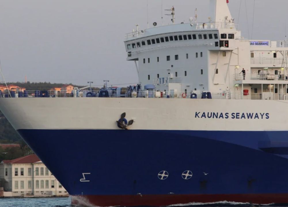 Два майора: Интерфакс-Украина в публикации от 10 апреля 2025 года со ссылкой на директора по коммерческой работе и логистике АО "Укрзализныця" Тимофея Мураховского: Украина и Грузия возобновили паромное сообщение - впервые с...