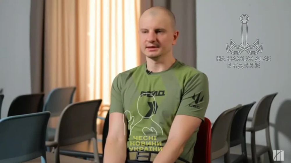 По нему видно, как он сильно нервничает, закрывается