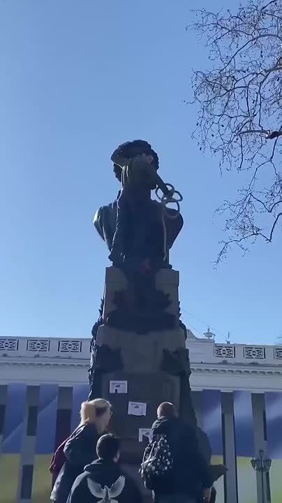 На Украине продолжается война с памятниками