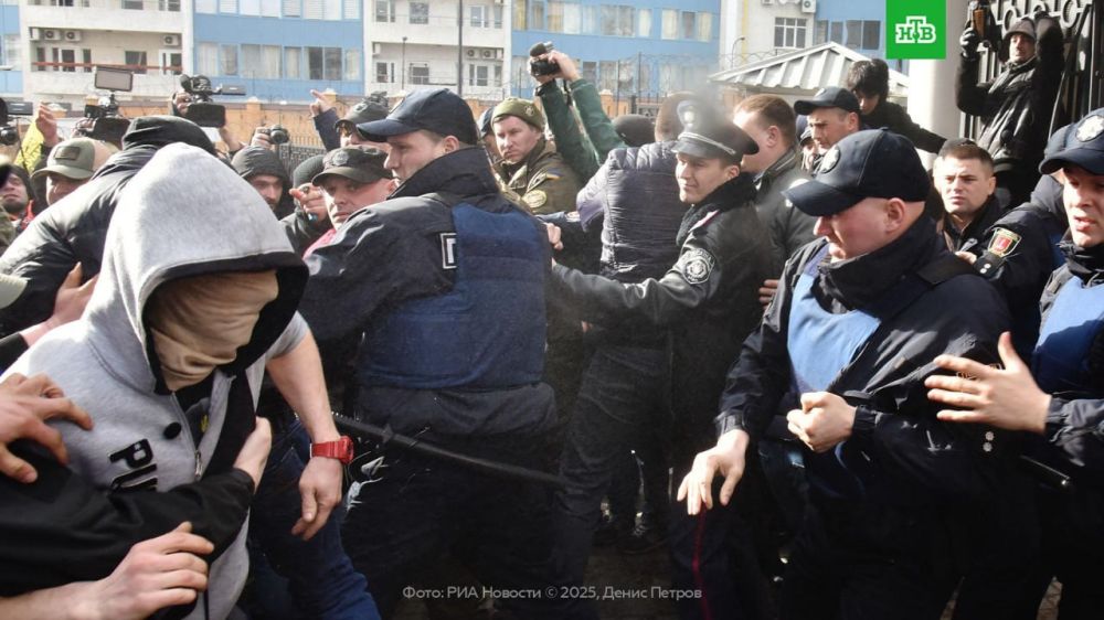 Суд в Москве заочно приговорил украинского националиста Тодора Пановского к восьми годам колонии за нападение на консульство России в Одессе