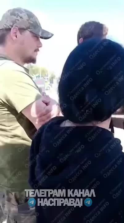 Массовая женская атака на крателей ТЦК