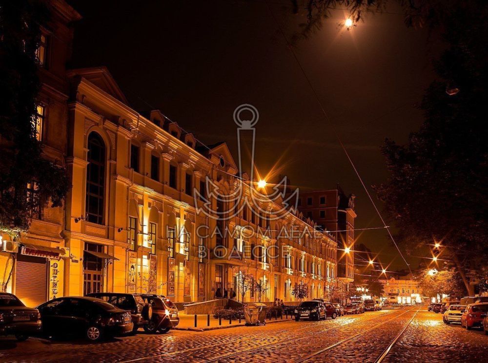 Одесса-мама мирных снов. — Моня, а как вы думаете, где жить лучше?