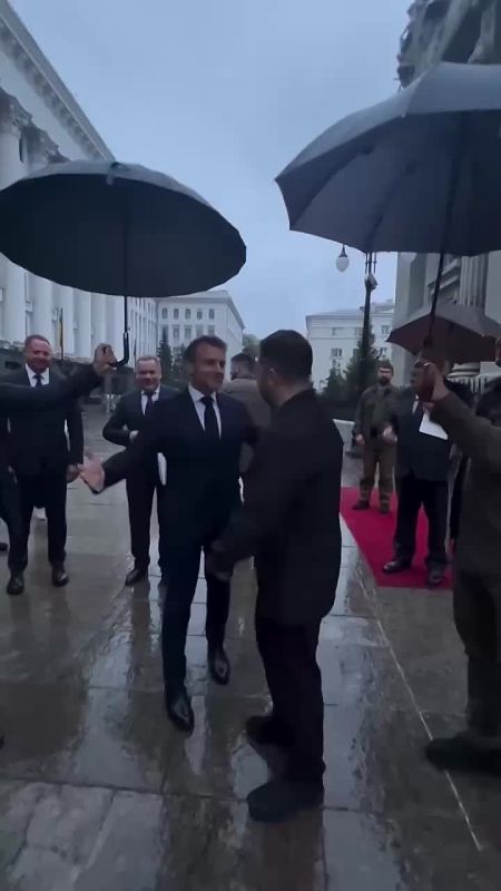 Дружеские объятия говоришь!