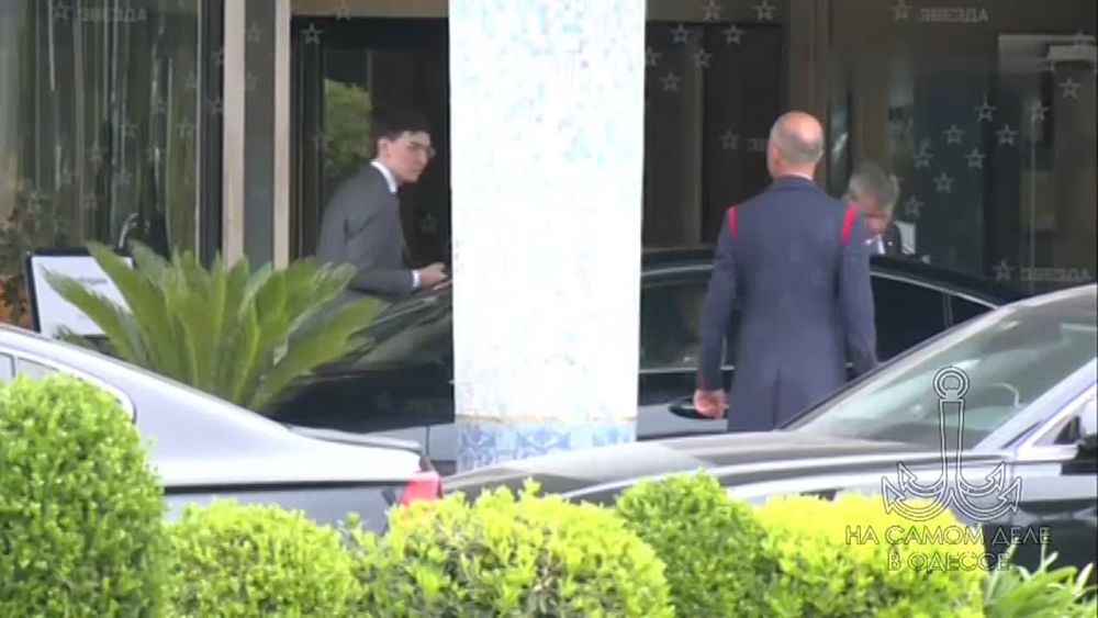 Глава российской делегации Мединский встречается с представителем США Майклом Энтоном, а затем присоединится к обсуждениям с Украиной.