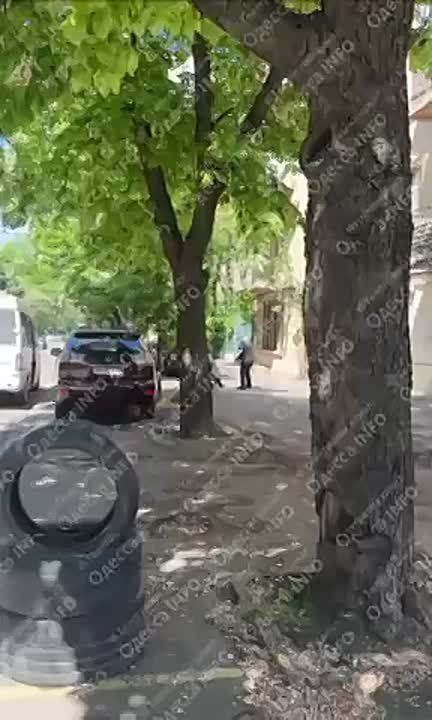  !.        