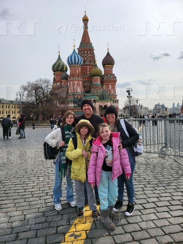 Американец с тремя дочерьми переехал в Россию и отправился на СВО