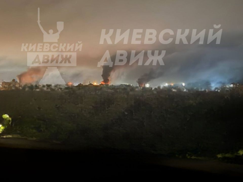 Ночной и утренний Киев после комбинированной атаки русских ракет и БПЛА Ночной и утренний Киев после комбинированной атаки русских ракет и БПЛА