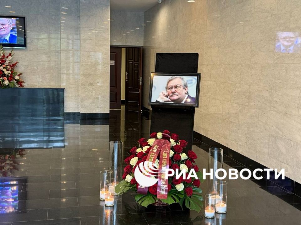 Церемония прощания с режиссером Юрием Карой проходит в ЦКБ №1 в Москве, передает корреспондент РИА Новости Церемония прощания с режиссером Юрием Карой проходит в ЦКБ №1 в Москве, передает корреспондент РИА Новости