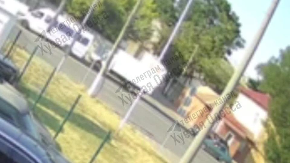 В Одессе мобилизованные выбили окно в автобусе ТЦК и сбежали от военкомов