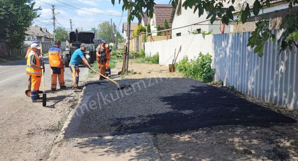 Алексей Кулемзин: В ответ на запрос жителей, по поручению Главы Республики Дениса Пушилина, озвученному на недавней прямой линии, продолжается работа по установке остановочных павильонов в городе Алексей Кулемзин: В ответ на запрос жителей, по поручению Главы Республики Дениса Пушилина, озвученному на недавней прямой линии, продолжается работа по установке остановочных павильонов в городе
