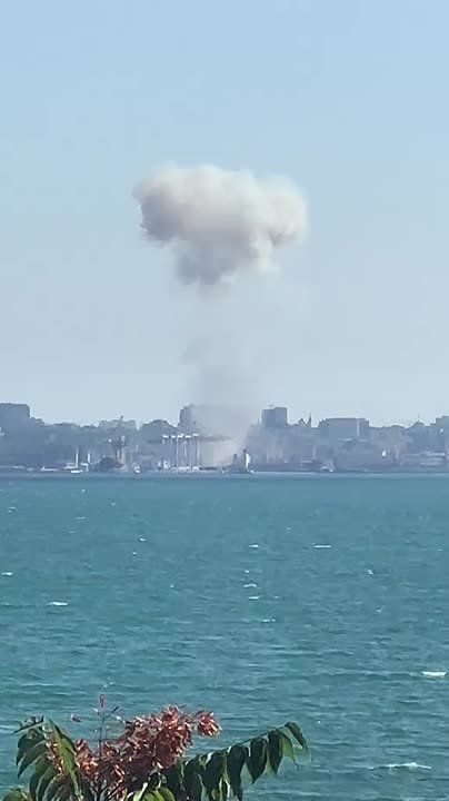 Чингис Дамбиев: Последствия вчерашних прилетов "Гераней" по району Пивзавода в поселке Совиньон вблизи Одессы