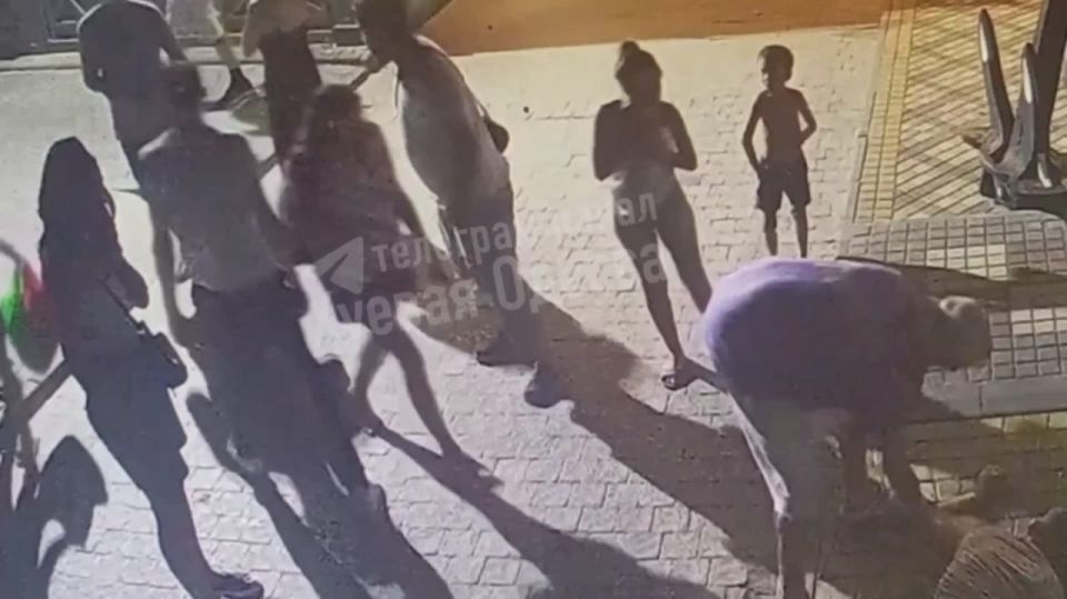 В Одессе мужик хотел задушить щенка, но неравнодушные горожане отправили его в нокаут