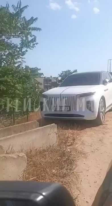 Одесситы дорогущие кроссоверы бросают на обочине, чтобы не платить за парковку