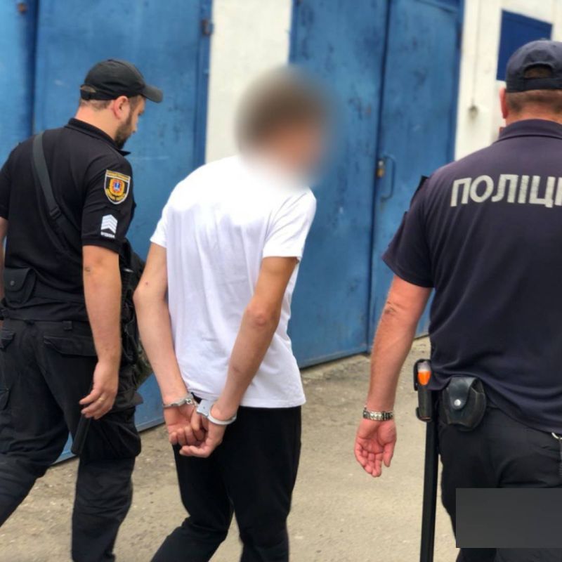 В Одесской области мужчина превратил голову сожительницы в огромный синий арбуз