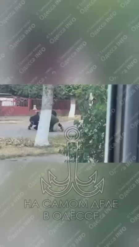 В Одесской области зафиксирован инцидент, связанный с жёстким задержанием мужчины представителями территориального центра комплектования (ТЦК) и полиции