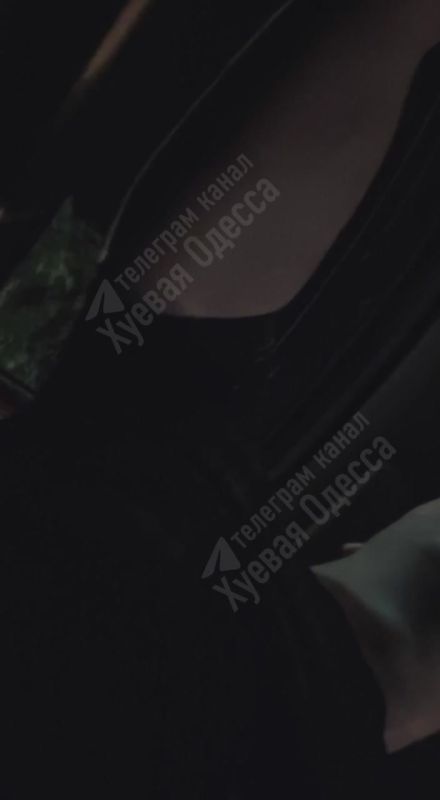 В Одессе пьяная мать избила таксиста и испортила авто