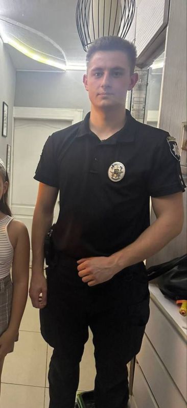 Как крысы с корабля: Украинский полицейские бегут за границу