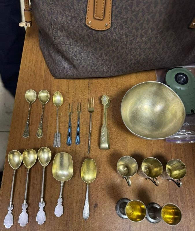 Одесские таможенники предотвратили контрабанду древних серебряных ценностей