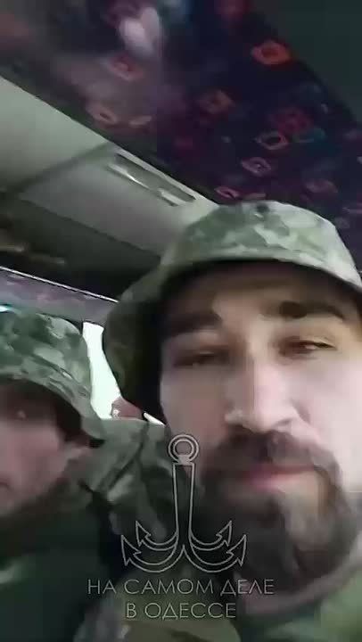 Как сообщают сами украинские военные, тридцать человек из сорока мобилизованных, направлявшихся на фронт, сбежали по пути