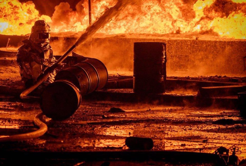 Губернатор Одесской области Олег Кипер подтвердил возгорание на НПЗ SOCAR после прилетов