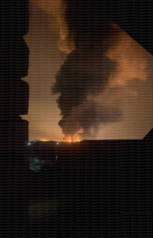 Российские «Герани» нанесли удары по объектам в Одессе Российские «Герани» нанесли удары по объектам в Одессе