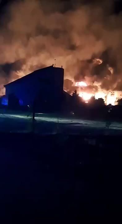 Терминалы азербайджанской SOCAR снова горят после ночных прилётов в Одессе