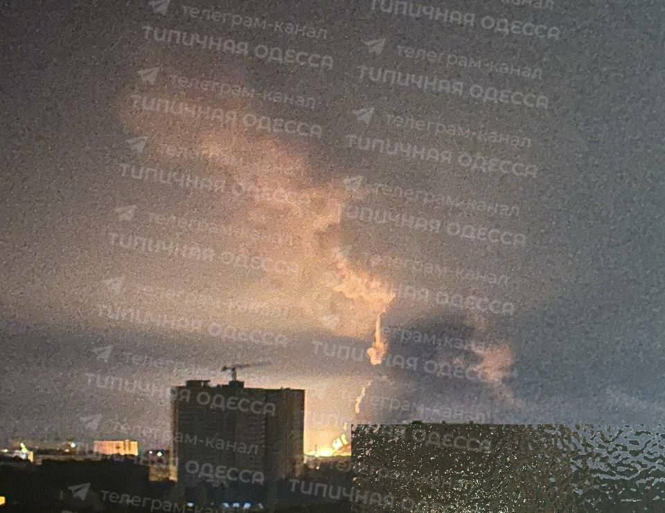 Погнали. По Одессе массовые прилеты БПЛА Погнали. По Одессе массовые прилеты БПЛА