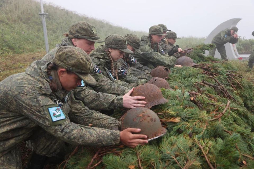 Подвиг победителей. В честь 80-летия Курильской десантной операции на острове Шумшу открыли первый этап военно-исторического мемориального комплекса, где состоялась церемония захоронения павших героев и зажжение Памятного...