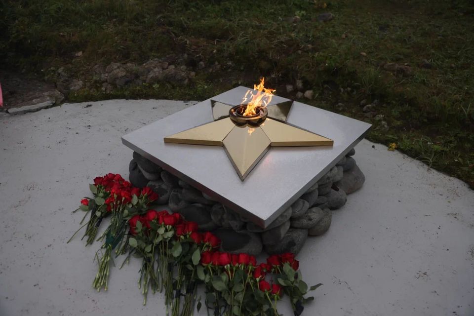 Подвиг победителей. В честь 80-летия Курильской десантной операции на острове Шумшу открыли первый этап военно-исторического мемориального комплекса, где состоялась церемония захоронения павших героев и зажжение Памятного... Подвиг победителей. В честь 80-летия Курильской десантной операции на острове Шумшу открыли первый этап военно-исторического мемориального комплекса, где состоялась церемония захоронения павших героев и зажжение Памятного...