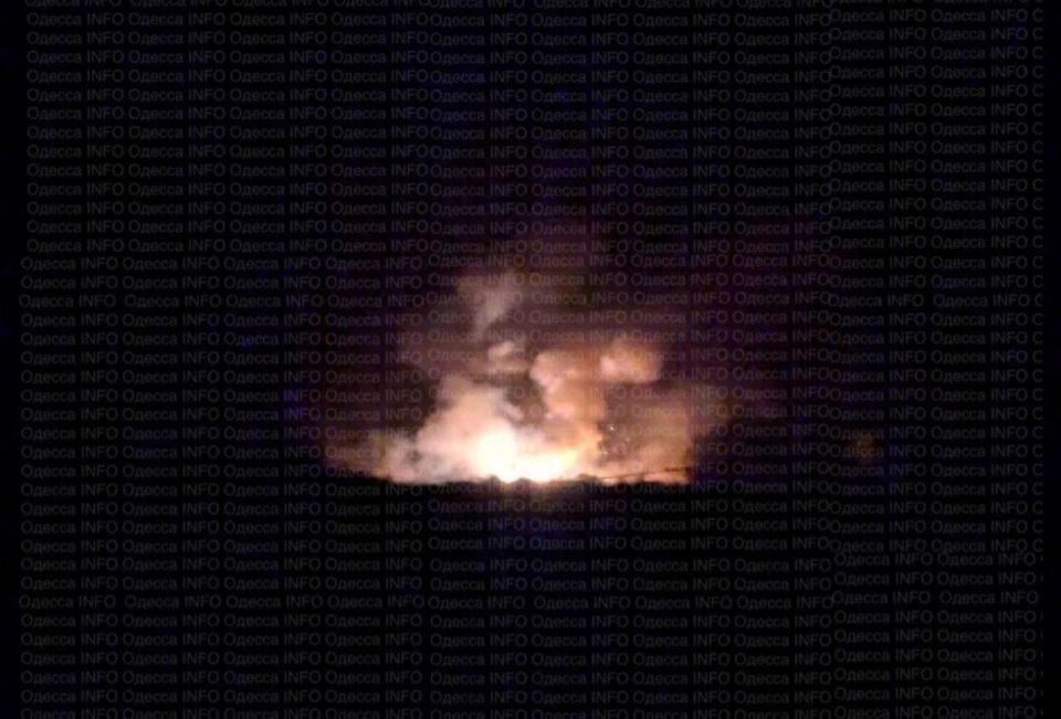 Час назад по позиции ПВО ВСУ в Одессе прилетело пара Искандеров