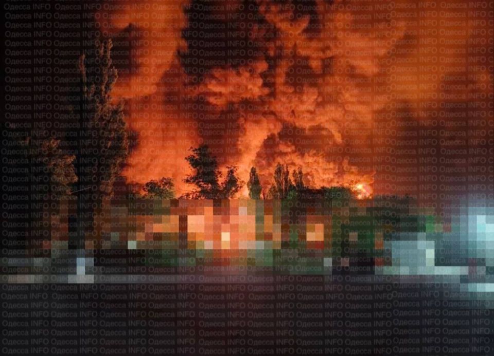 «Герани» атаковали нефтебазу "Тритон" в окрестностях Измаила Одесской области «Герани» атаковали нефтебазу "Тритон" в окрестностях Измаила Одесской области