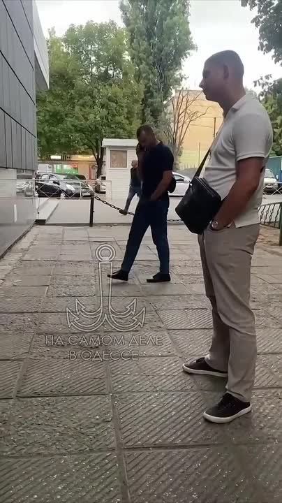 Эти ТЦКашники форсируют по дворам Одессы, конечно никакого улова им не перепало