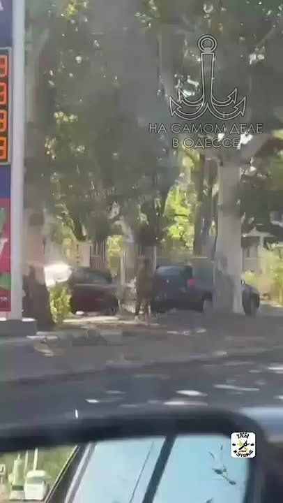 Людоловы в Одессе стервятниками налетели на велосипедиста