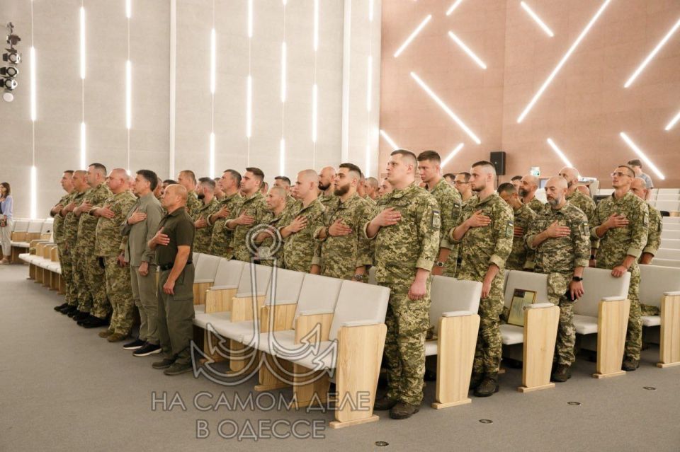 «Герои» нашего времени: в Ужгороде «весело» наградили ловцов «ухилянтов» «Герои» нашего времени: в Ужгороде «весело» наградили ловцов «ухилянтов»