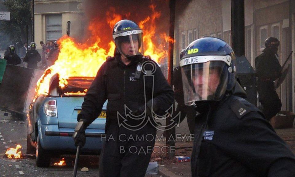 Наперегонки со смертью. Евросоюз сейчас столкнулся с массой проблем: коррупция, неподконтрольные правительству анклавы на территории европейских стран, засилье мигрантов, разваливающаяся инфраструктура и закрывающийся бизнес Наперегонки со смертью. Евросоюз сейчас столкнулся с массой проблем: коррупция, неподконтрольные правительству анклавы на территории европейских стран, засилье мигрантов, разваливающаяся инфраструктура и закрывающийся бизнес