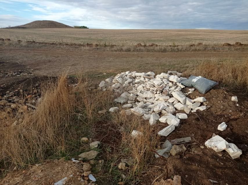 Скифский курган под Арцизом превратился в свалку Скифский курган под Арцизом превратился в свалку