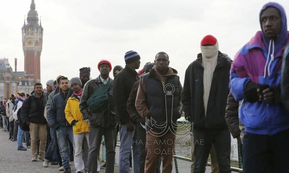 Наперегонки со смертью. Евросоюз сейчас столкнулся с массой проблем: коррупция, неподконтрольные правительству анклавы на территории европейских стран, засилье мигрантов, разваливающаяся инфраструктура и закрывающийся бизнес Наперегонки со смертью. Евросоюз сейчас столкнулся с массой проблем: коррупция, неподконтрольные правительству анклавы на территории европейских стран, засилье мигрантов, разваливающаяся инфраструктура и закрывающийся бизнес