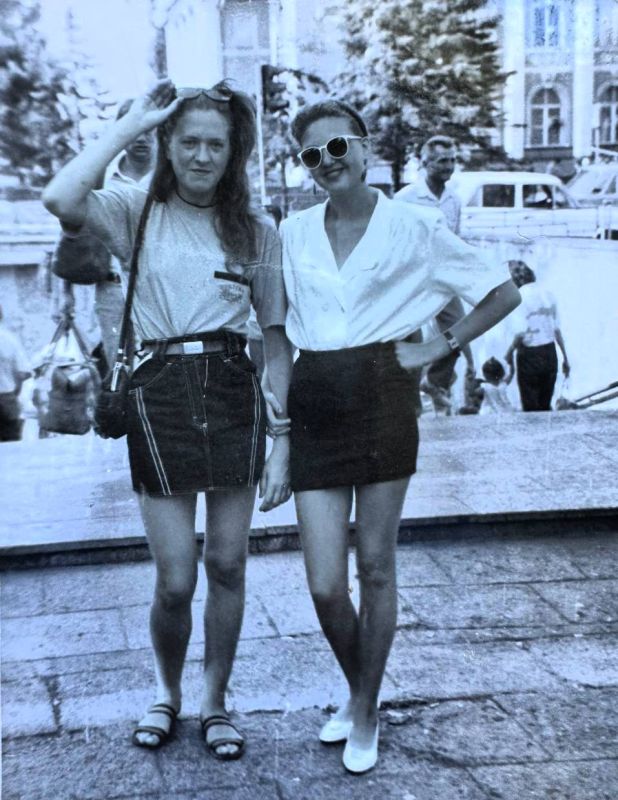 Девушек много не бывает. Делимся с вами фотокарточками красивых одесситок 80-90-х в Одессе