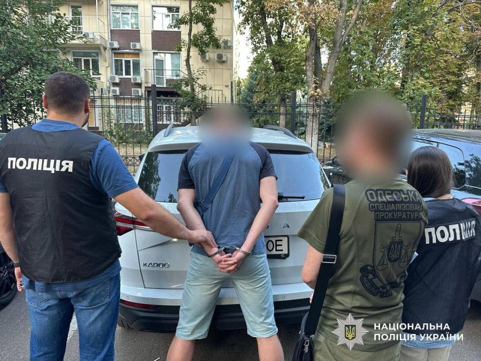 В Одесской области задержали сотрудника ТЦК, который за $10 000 предлагал тайно вывезти военнослужащего из воинской части другой области, чтобы тот избежал службы В Одесской области задержали сотрудника ТЦК, который за $10 000 предлагал тайно вывезти военнослужащего из воинской части другой области, чтобы тот избежал службы