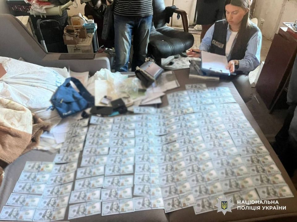 В Одесской области задержали сотрудника ТЦК, который за $10 000 предлагал тайно вывезти военнослужащего из воинской части другой области, чтобы тот избежал службы