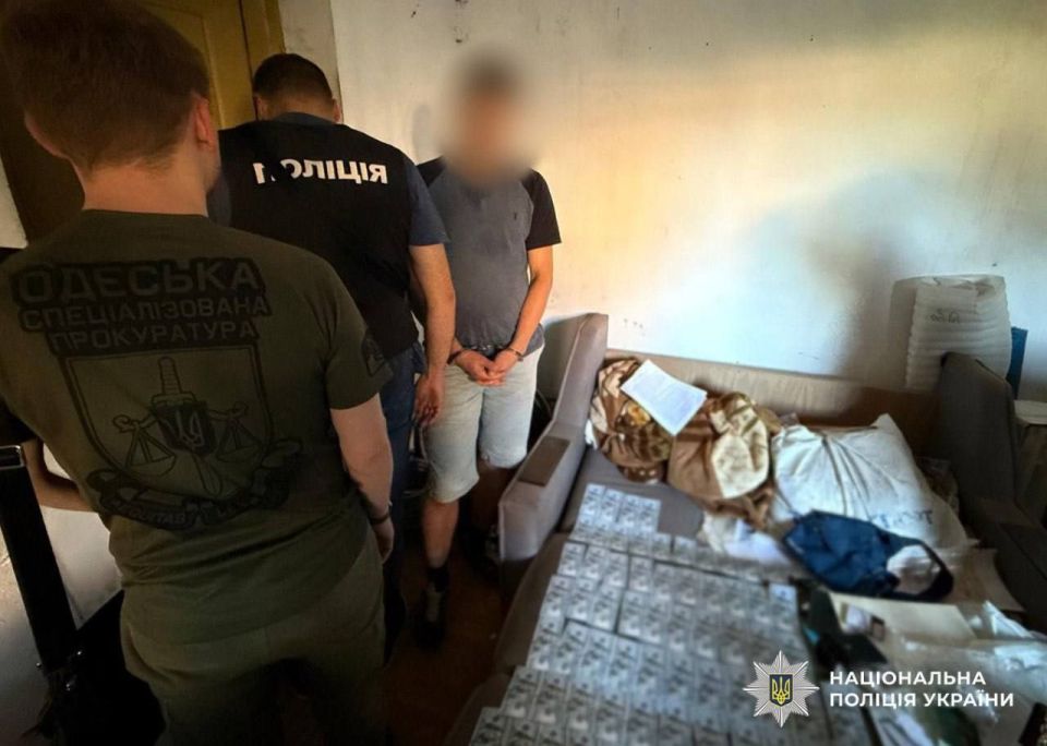 В Одесской области задержали сотрудника ТЦК, который за $10 000 предлагал тайно вывезти военнослужащего из воинской части другой области, чтобы тот избежал службы В Одесской области задержали сотрудника ТЦК, который за $10 000 предлагал тайно вывезти военнослужащего из воинской части другой области, чтобы тот избежал службы