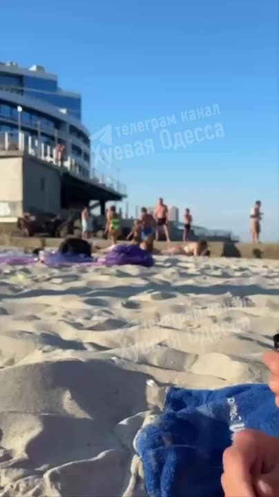 В Одессе отец года заступился за сына и навалял туристу на пляже