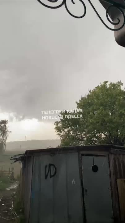 Волны высотой с дом: в Одесской области объявили штормовое предупреждение