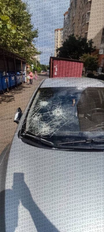 В Радужном ночью разгромили машину