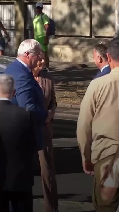 «Обнимательная» дипломатия