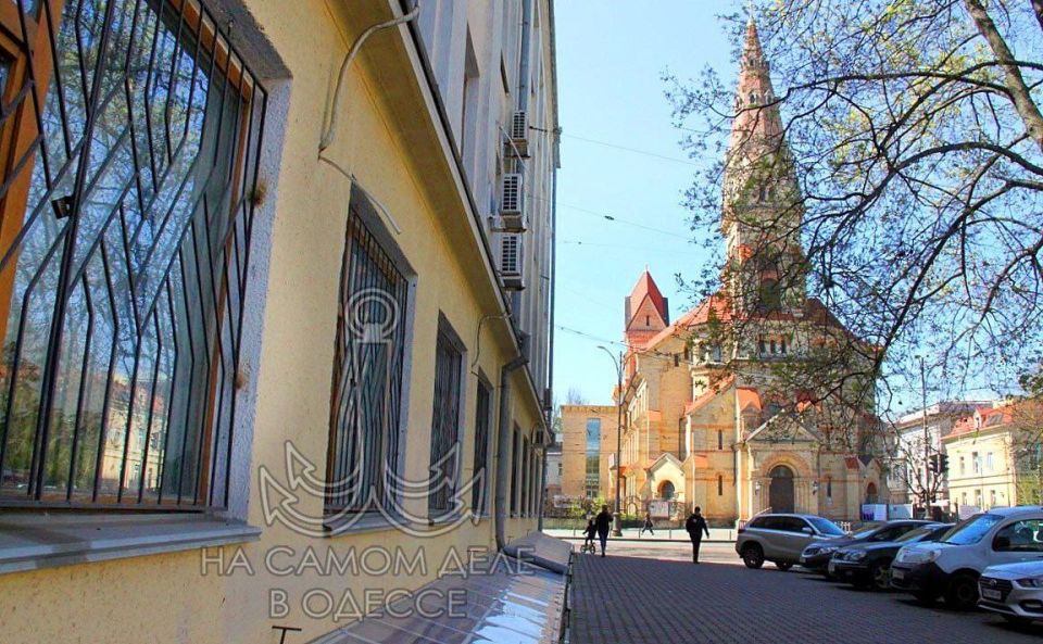 На Дворянской, случилась ситуация: 45-летний ВСУшник и 21-летний парень устроили маленькую пьяную диспут-сессию