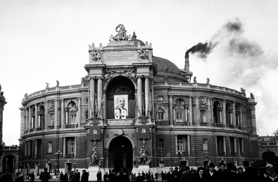 Мы подвезли вам новую порцию ретро-фотокарточек Одессы