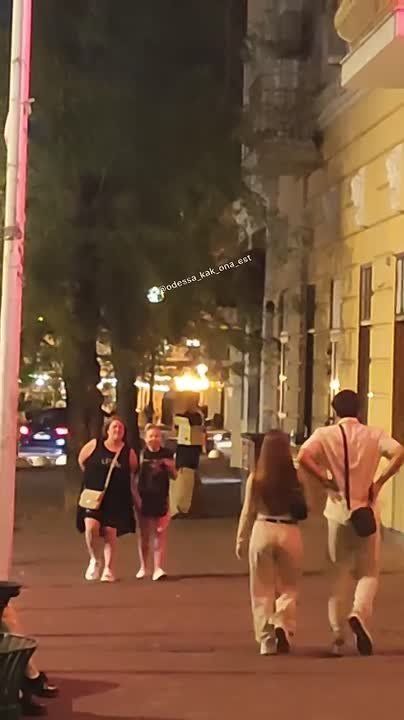 Кто ты, воин?. Ночью Одесса превращается в чудо-город, на улицах которого можно встретить совершенно неожиданных персонажей