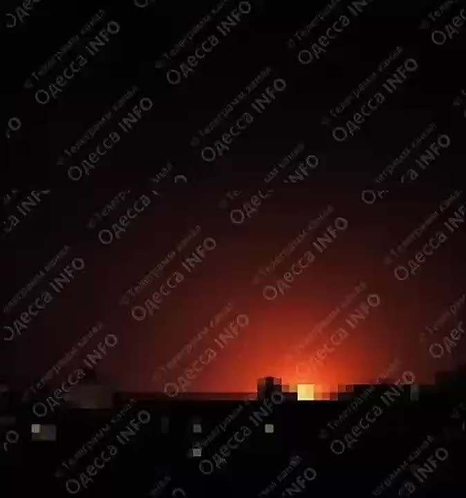 Черноморск Одесской области после ночных прилетов