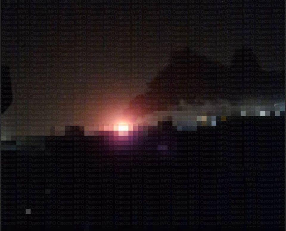 Ночью дронами-камикадзе «Герань» был нанесён массированный удар по объектам энергетической инфраструктуры в Одесской области в Ильичевске (Черноморск) Ночью дронами-камикадзе «Герань» был нанесён массированный удар по объектам энергетической инфраструктуры в Одесской области в Ильичевске (Черноморск)